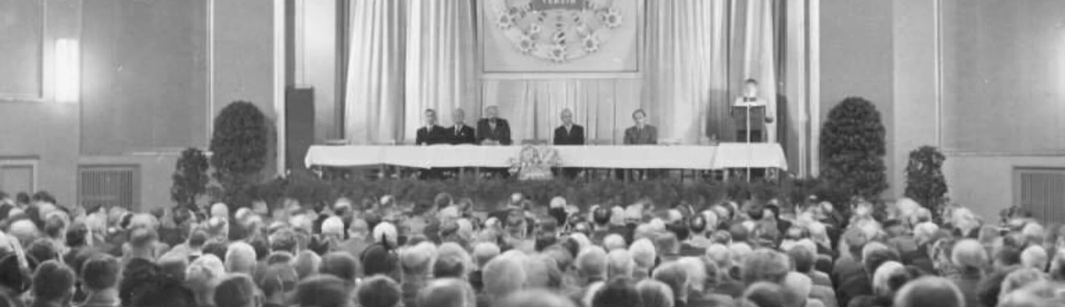 Hauptversammlung in Würzburg im Jahr 1950 anlässlich der Wiedergründung eines gemeinsamen Dachverbandes | © DAV / Archiv